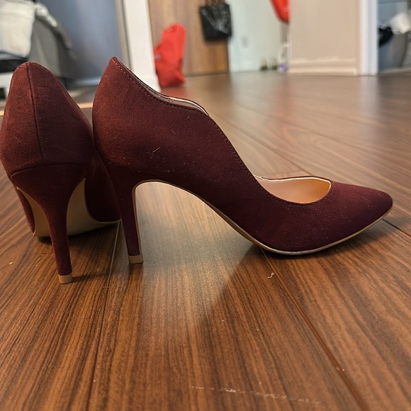 Kelly & Katie Velour Maroon Heels Sz 6 - Picture 5 of 5